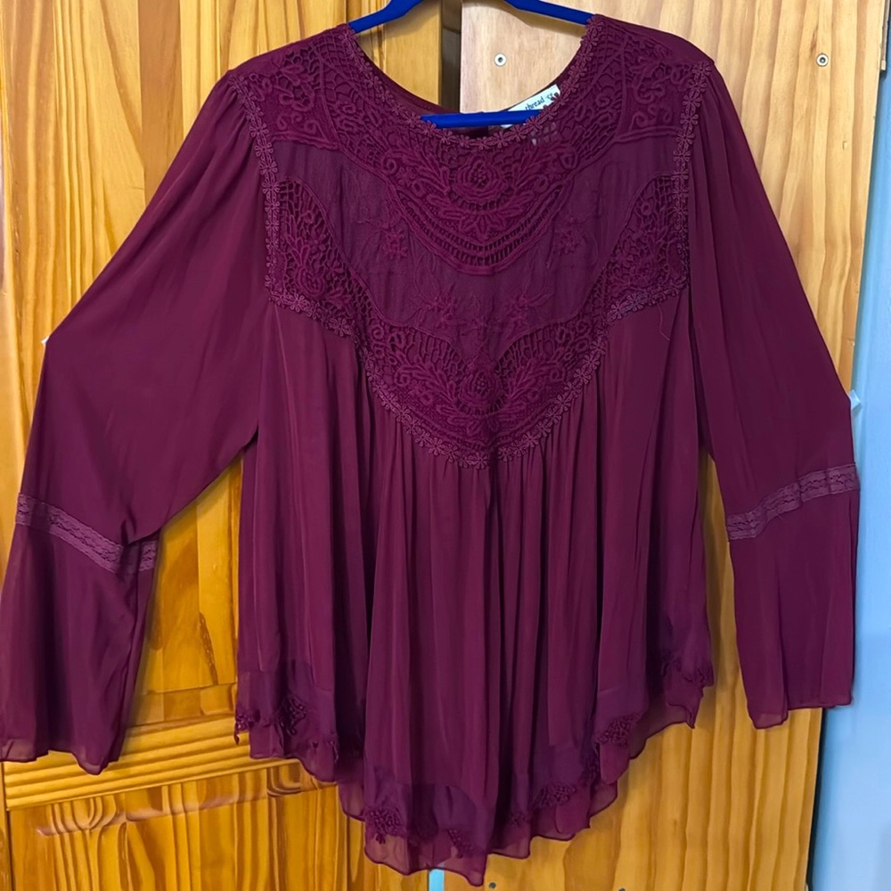 NWOT INDIGO THREAD BOHO-CROCHET TOP WOMEN PLUS 1X BURGUNDY BELL-FLOUNCE SLEEVES